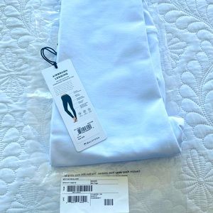 Alo Yoga White Leggings - Brand New w/ Tags - XXS